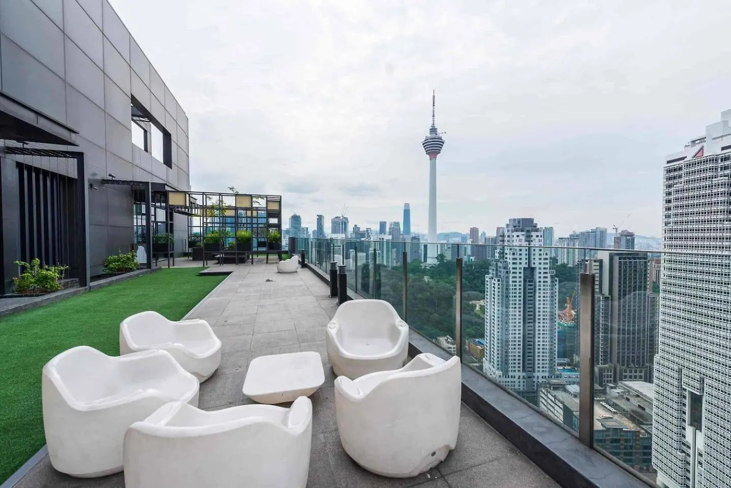 Klcc Studio With A Rooftop Garden Playground Kuala Lumpur Malajzia
